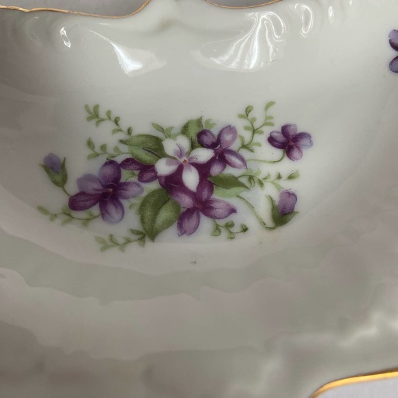 Sweet violets Bone Dish Porcelain Gold Trim Hand Painted G765 Lefton? - Picture 2 of 4